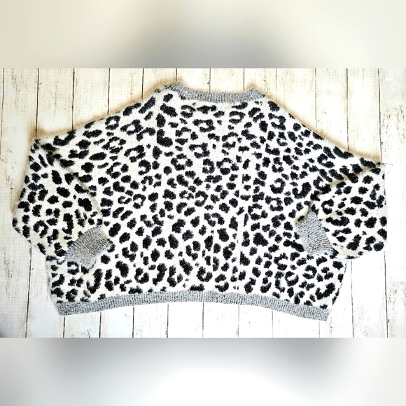 Andthewhy Eyelash Knit Super Soft Slouchy Off Shoulder Leopard Cheetah Print - Picture 2 of 9